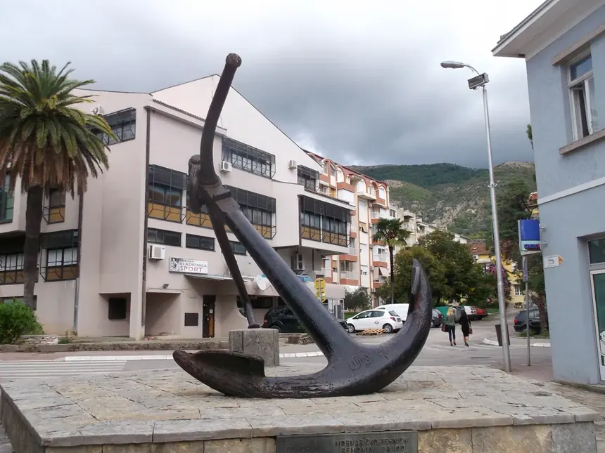 Tivat Regent Terasında Şampanyalı Teklif